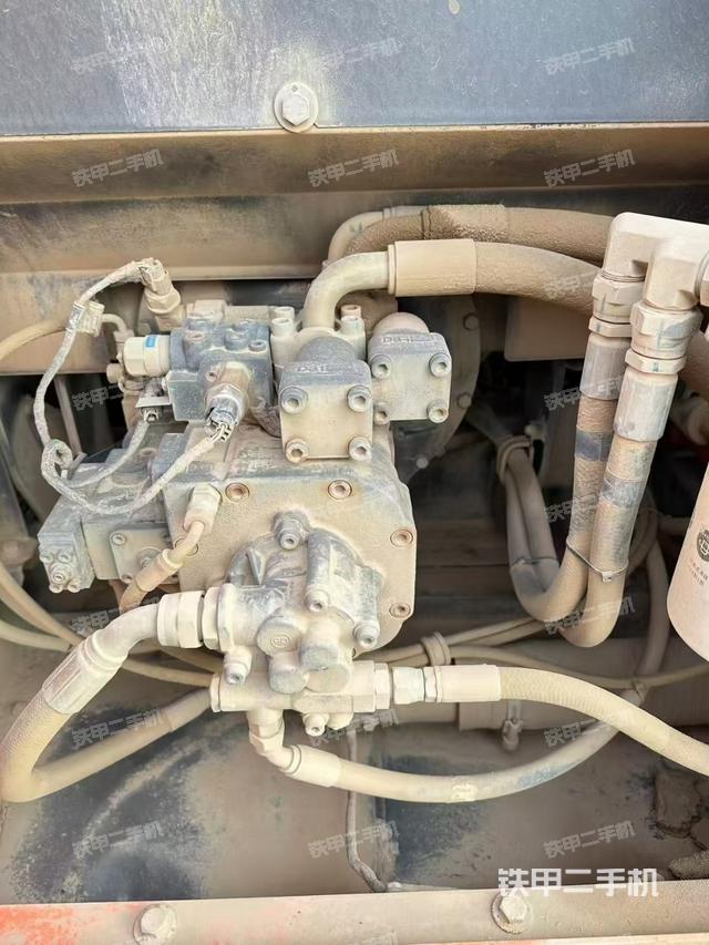 液壓泵艙室正面整體（整機(jī)外觀）