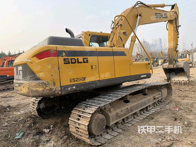 整機(jī)右后45°(整機(jī)外觀) 整機(jī)右后45°(整機(jī)外觀)