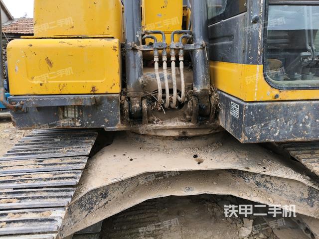 轉(zhuǎn)盤和下車架正前(工作和回轉(zhuǎn)裝置) 轉(zhuǎn)盤和下車架正前(工作和回轉(zhuǎn)裝置)