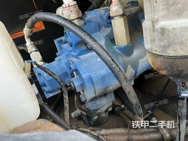 液壓泵艙室正面整體(整機(jī)外觀) 液壓泵艙室正面整體(整機(jī)外觀)