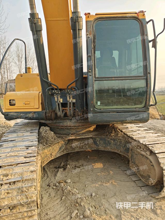 大臂油缸整體?豎拍（工作和回轉(zhuǎn)裝置）