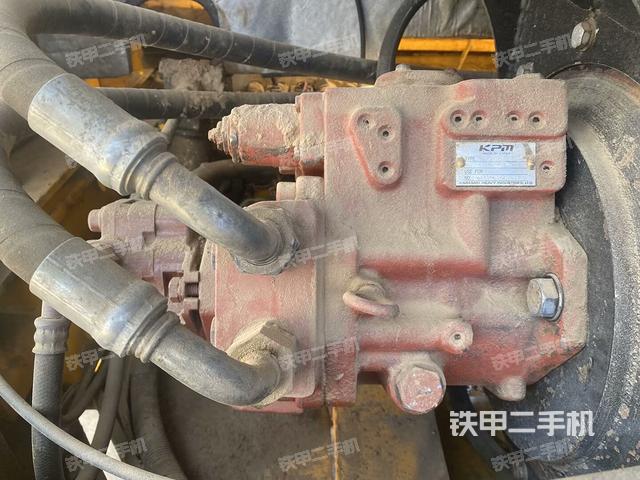 液壓泵艙室正面整體（整機外觀）