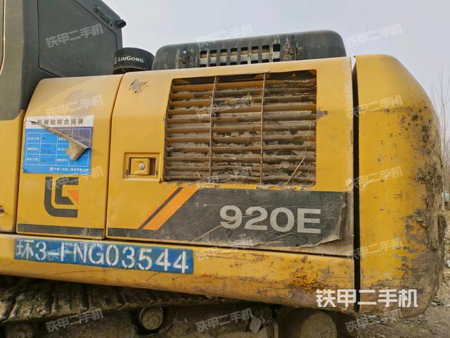 散熱器正面(大件艙室) 散熱器正面(大件艙室)