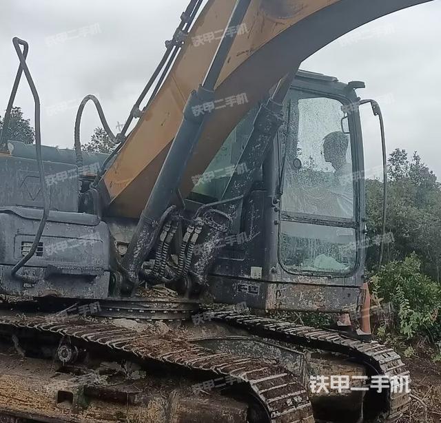 大臂油缸整體?豎拍(工作和回轉(zhuǎn)裝置) 大臂油缸整體?豎拍(工作和回轉(zhuǎn)裝置)