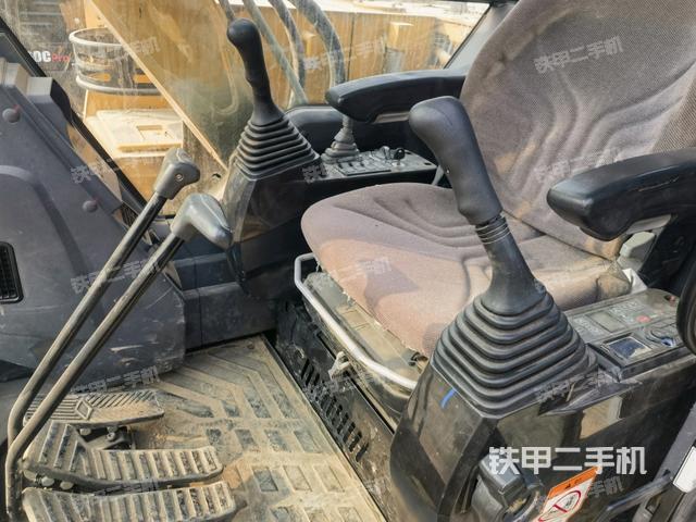 駕駛室整體（整機外觀）