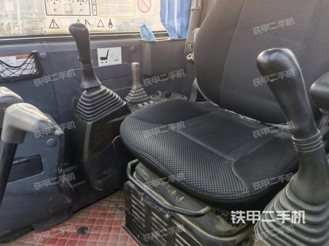 駕駛室整體(整機(jī)外觀) 駕駛室整體(整機(jī)外觀)