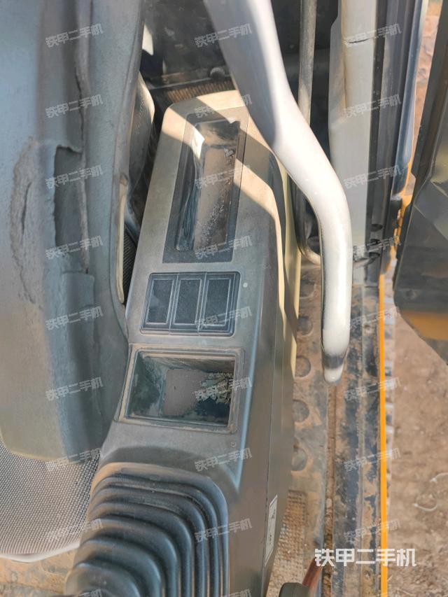 座椅左側(cè)控制臺/音響/含左手柄（駕駛室部分）