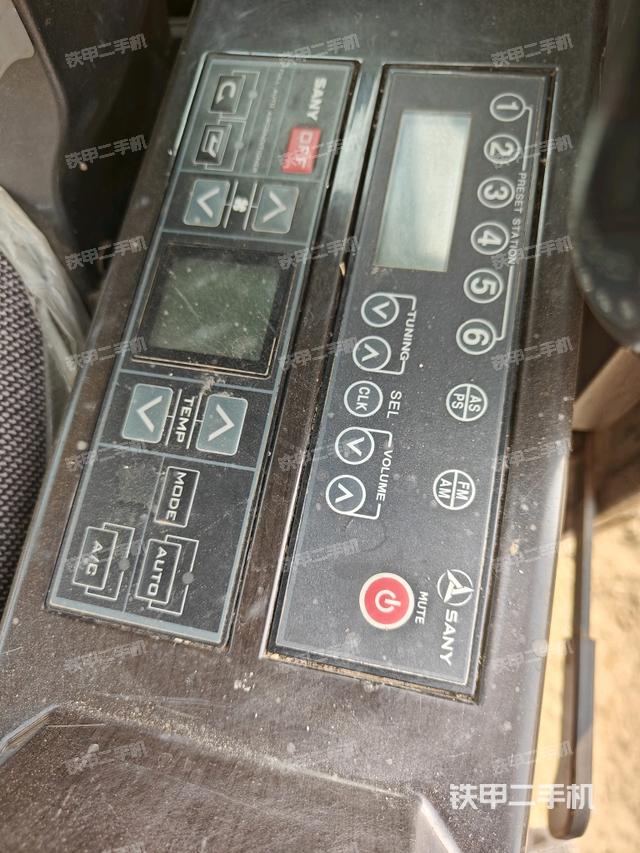 座椅右側(cè)控制臺(tái)/鑰匙門/油門/含右手柄（駕駛室部分）