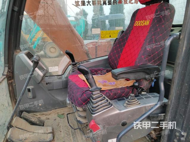 駕駛室整體（整機外觀）