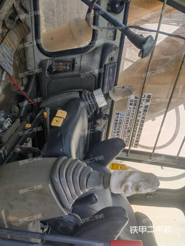 駕駛室整體(整機外觀) 駕駛室整體(整機外觀)