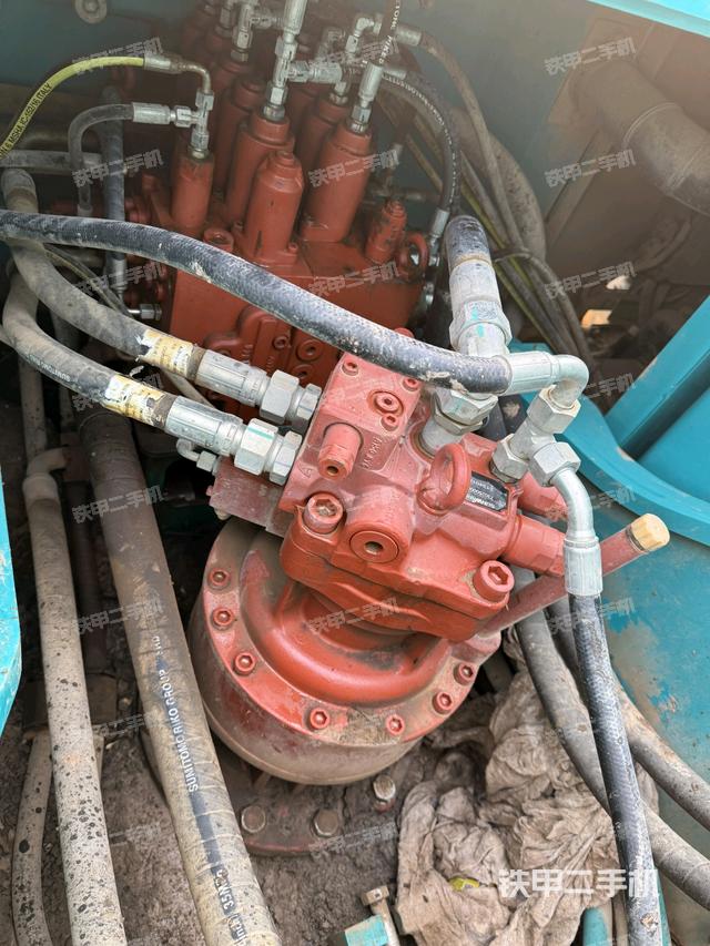 回轉(zhuǎn)馬達和主控閥（整機外觀）