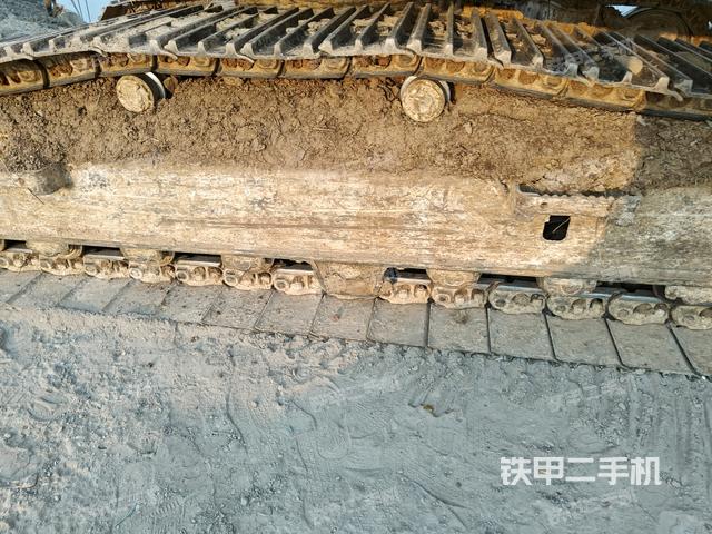 右驅(qū)動輪（行走機構(gòu)）