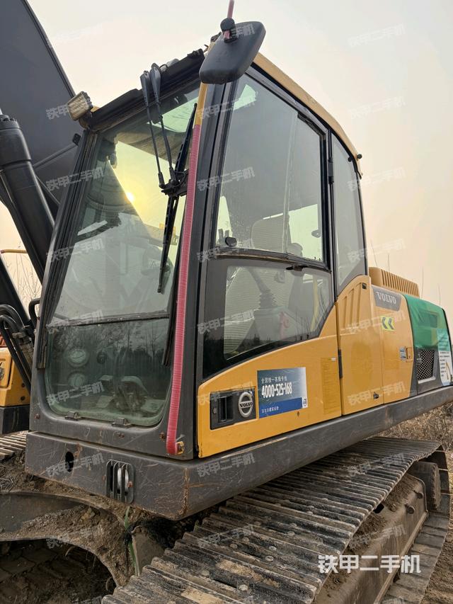 駕駛室整體(整機(jī)外觀) 駕駛室整體(整機(jī)外觀)