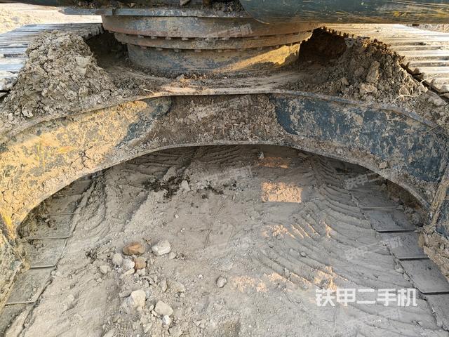 轉(zhuǎn)盤和下車架正前（工作和回轉(zhuǎn)裝置）