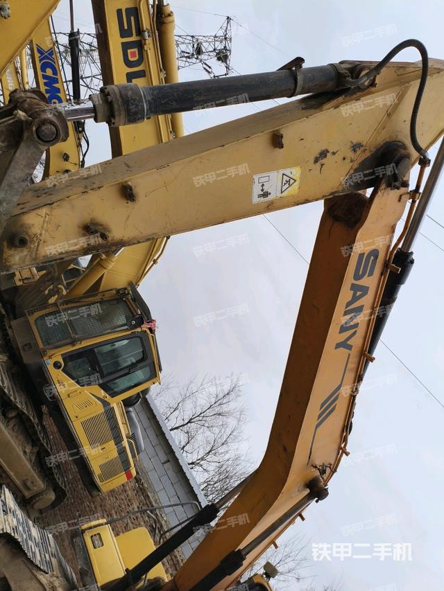 大臂整体 右侧(工作和回转装置) 大臂整体 右侧(工作和回转装置)