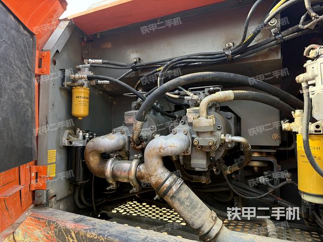 液壓泵艙室正面整體（整機(jī)外觀）