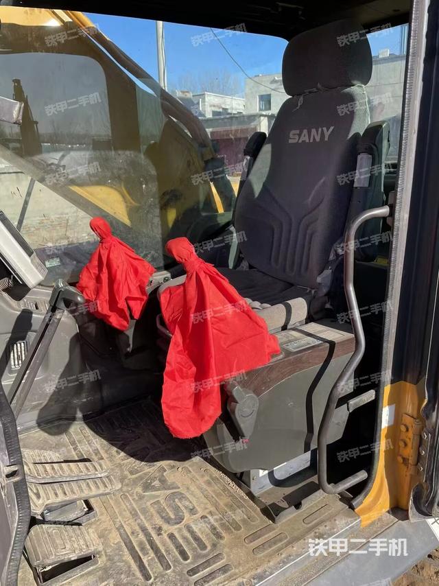 駕駛室整體(整機外觀) 駕駛室整體(整機外觀)