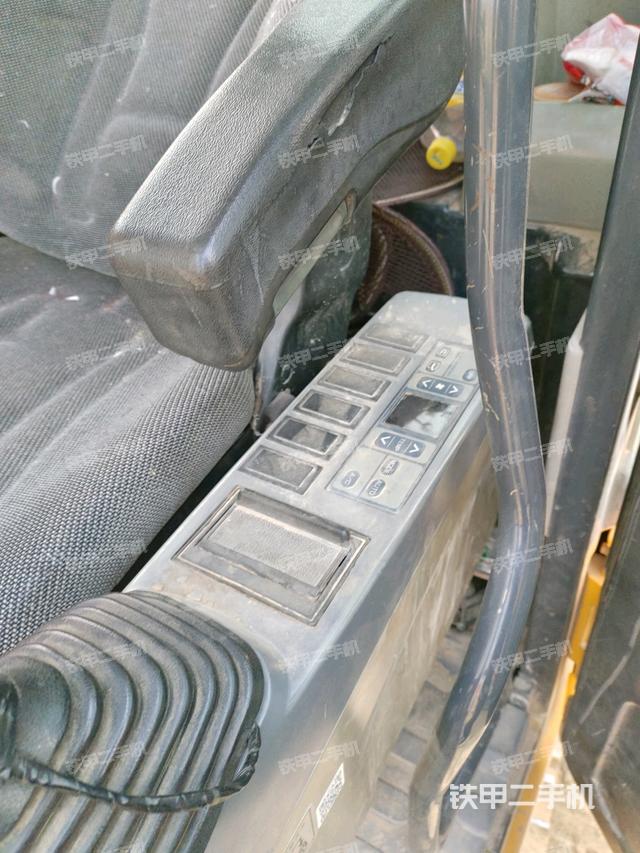 座椅左側(cè)控制臺(tái)/音響/含左手柄（駕駛室部分）