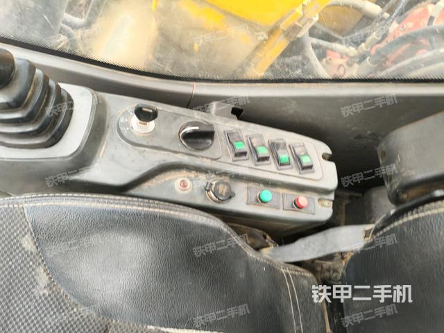 座椅左側(cè)控制臺/音響/含左手柄(駕駛室部分) 座椅左側(cè)控制臺/音響/含左手柄(駕駛室部分)