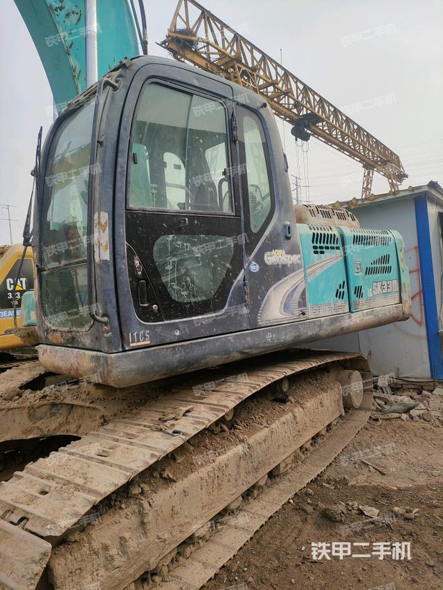 駕駛室整體(整機外觀) 駕駛室整體(整機外觀)