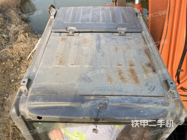 駕駛室頂部（整機外觀）