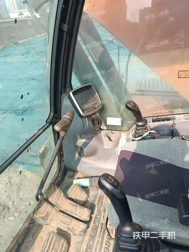 駕駛室整體（整機(jī)外觀）