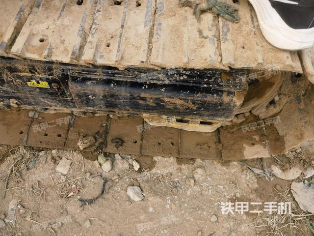 單側(cè)履帶整體(整機外觀) 單側(cè)履帶整體(整機外觀)