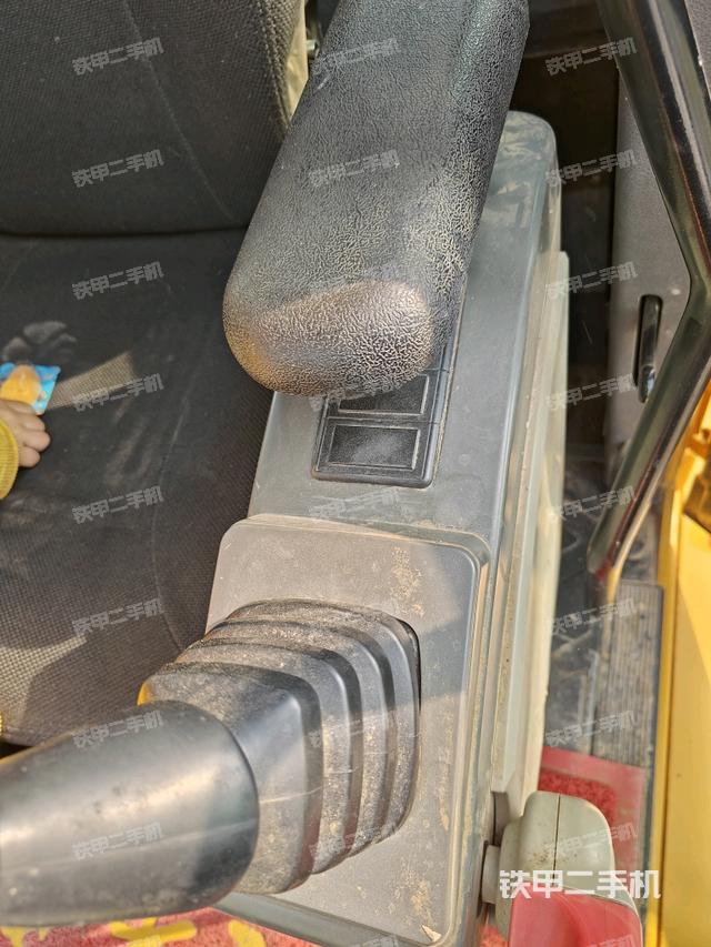 座椅左側控制臺/音響/含左手柄（駕駛室部分）