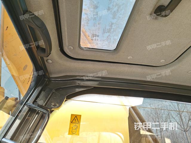 左后方玻璃角標(biāo)（駕駛室部分）