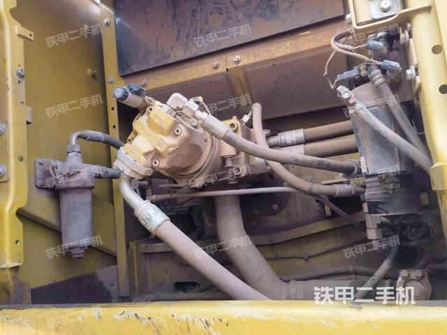 液壓泵艙室正面整體(整機(jī)外觀) 液壓泵艙室正面整體(整機(jī)外觀)