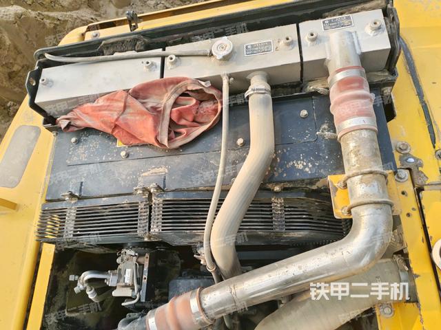 氣門(mén)室蓋螺絲特寫(xiě)（上車(chē)部件）