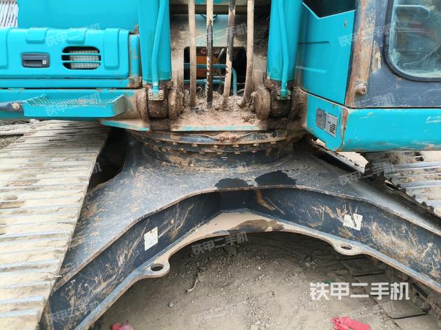 轉(zhuǎn)盤(pán)和下車(chē)架正前(工作和回轉(zhuǎn)裝置) 轉(zhuǎn)盤(pán)和下車(chē)架正前(工作和回轉(zhuǎn)裝置)