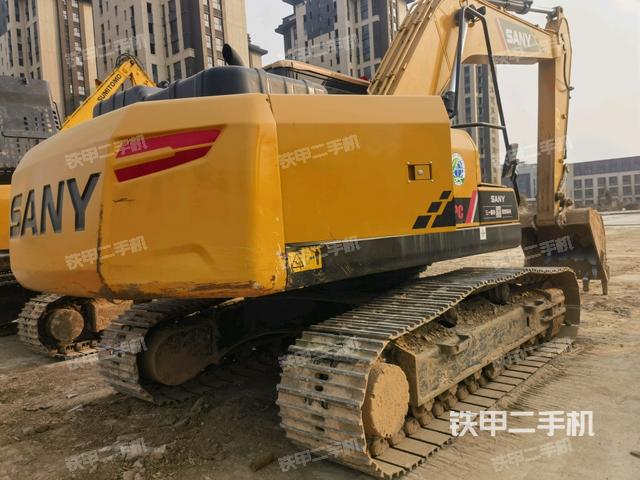 整機(jī)右后45°(整機(jī)外觀) 整機(jī)右后45°(整機(jī)外觀)