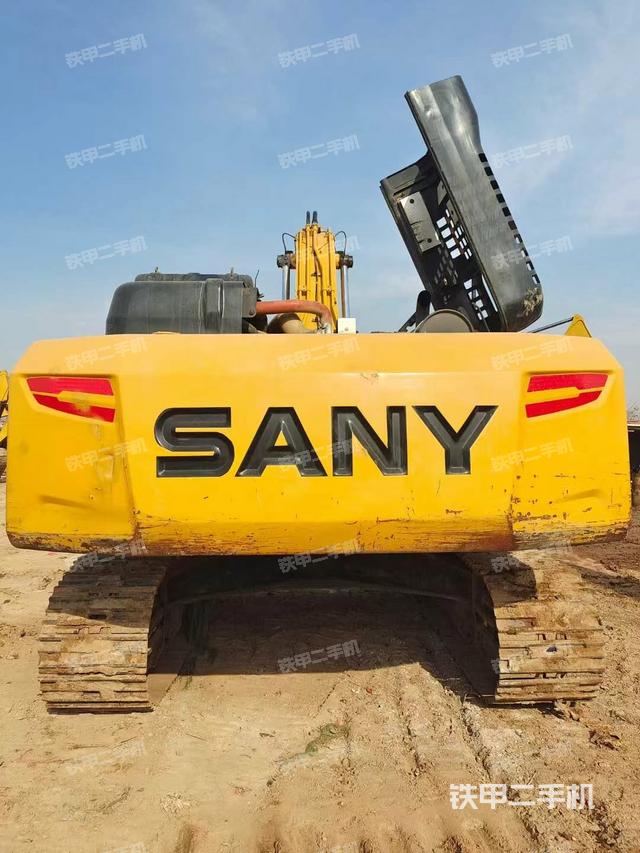 駕駛室頂部（整機外觀）