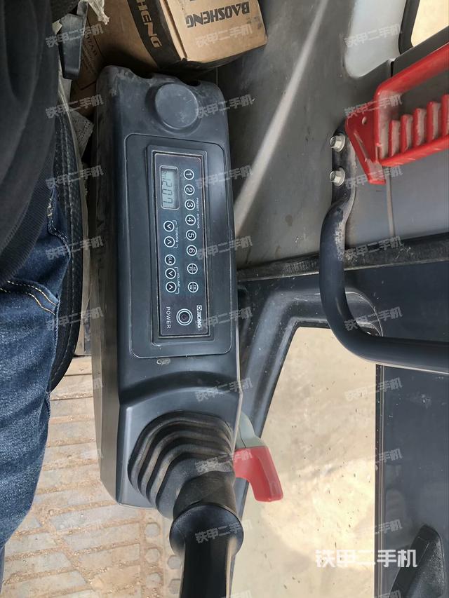 座椅左側(cè)控制臺(tái)/音響/含左手柄（駕駛室部分）