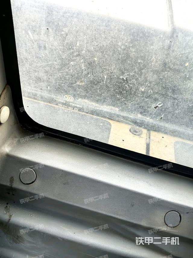 后窗玻璃角標（駕駛室部分）