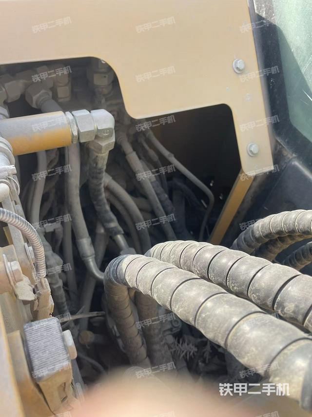 回轉(zhuǎn)馬達和主控閥（整機外觀）