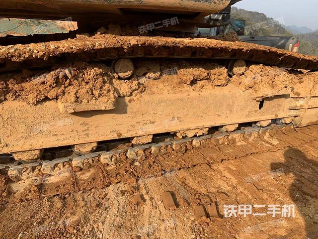 單側(cè)履帶整體(整機(jī)外觀) 單側(cè)履帶整體(整機(jī)外觀)
