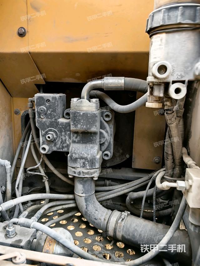 液壓泵斜45?左（大件艙室）