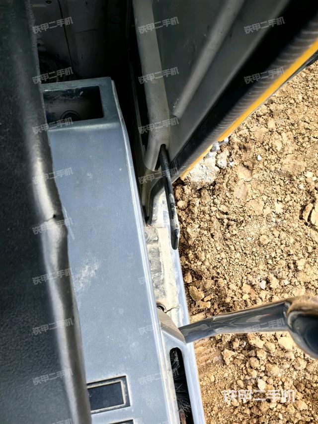 座椅右側控制臺/鑰匙門/油門/含右手柄（駕駛室部分）