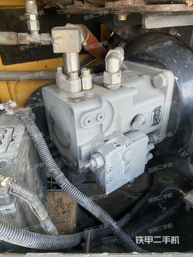 液壓泵艙室正面整體（整機(jī)外觀）