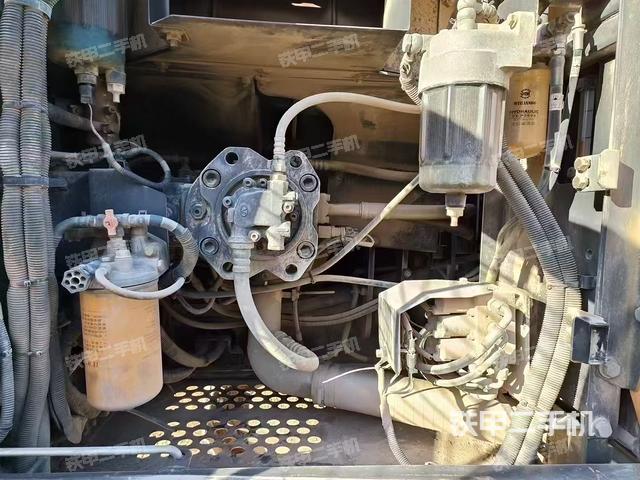 液壓泵艙室正面整體（整機(jī)外觀）