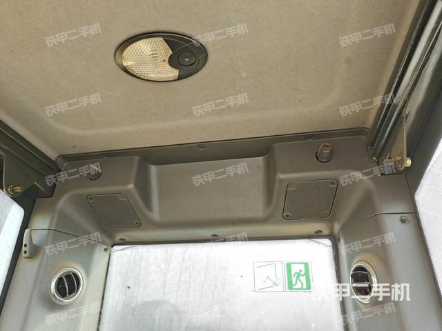 右側玻璃角標（駕駛室部分）