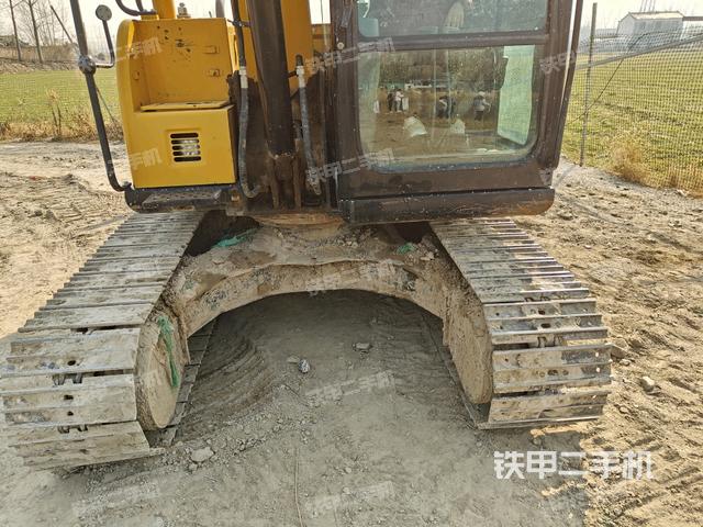 轉(zhuǎn)盤和下車架正前（工作和回轉(zhuǎn)裝置）