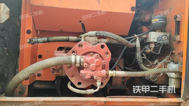 液壓泵艙室正面整體(整機(jī)外觀) 液壓泵艙室正面整體(整機(jī)外觀)