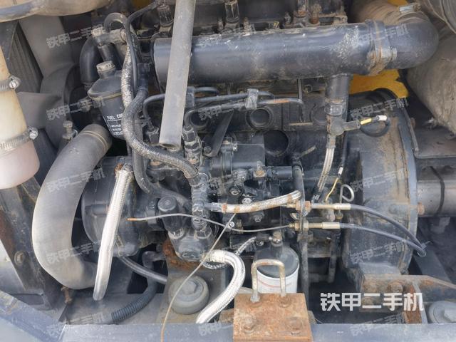 液壓泵艙室正面整體(整機(jī)外觀) 液壓泵艙室正面整體(整機(jī)外觀)