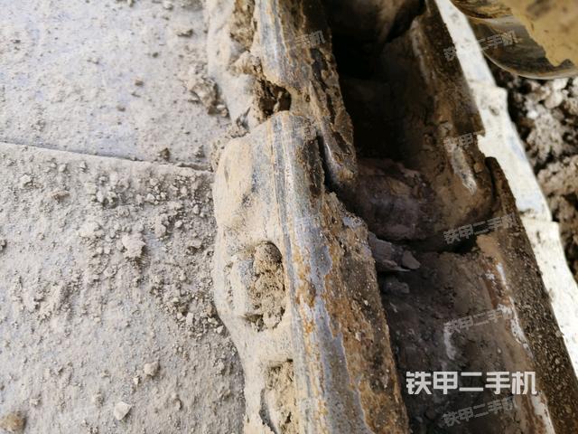 右側(cè)履帶整體(行走機(jī)構(gòu)) 右側(cè)履帶整體(行走機(jī)構(gòu))