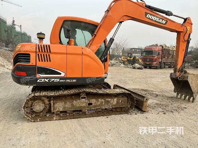 整機(jī)右后45°(整機(jī)外觀) 整機(jī)右后45°(整機(jī)外觀)