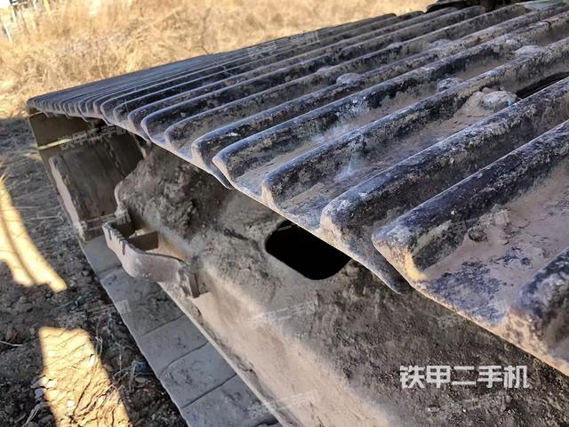 單側(cè)履帶整體(整機外觀) 單側(cè)履帶整體(整機外觀)
