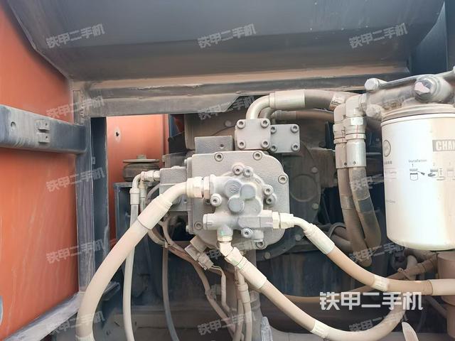 液壓泵艙室正面整體（整機(jī)外觀）